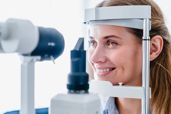 Lentilles de contact et orthokératologie à Paris 8 — Dr Lussato