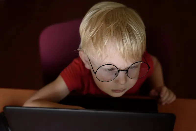 Myopie de l’enfant : freiner son évolution Myopie de l’enfant : freiner son évolution
