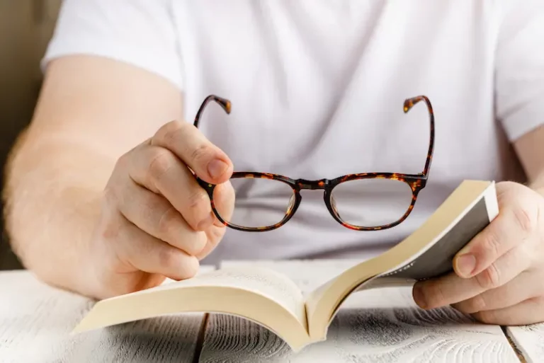 Presbytie : comprendre et corriger | Ophtalmologue Paris 8