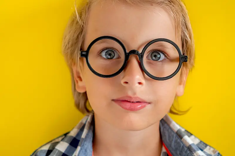 À quel âge examiner les yeux de son enfant ? | Paris 8